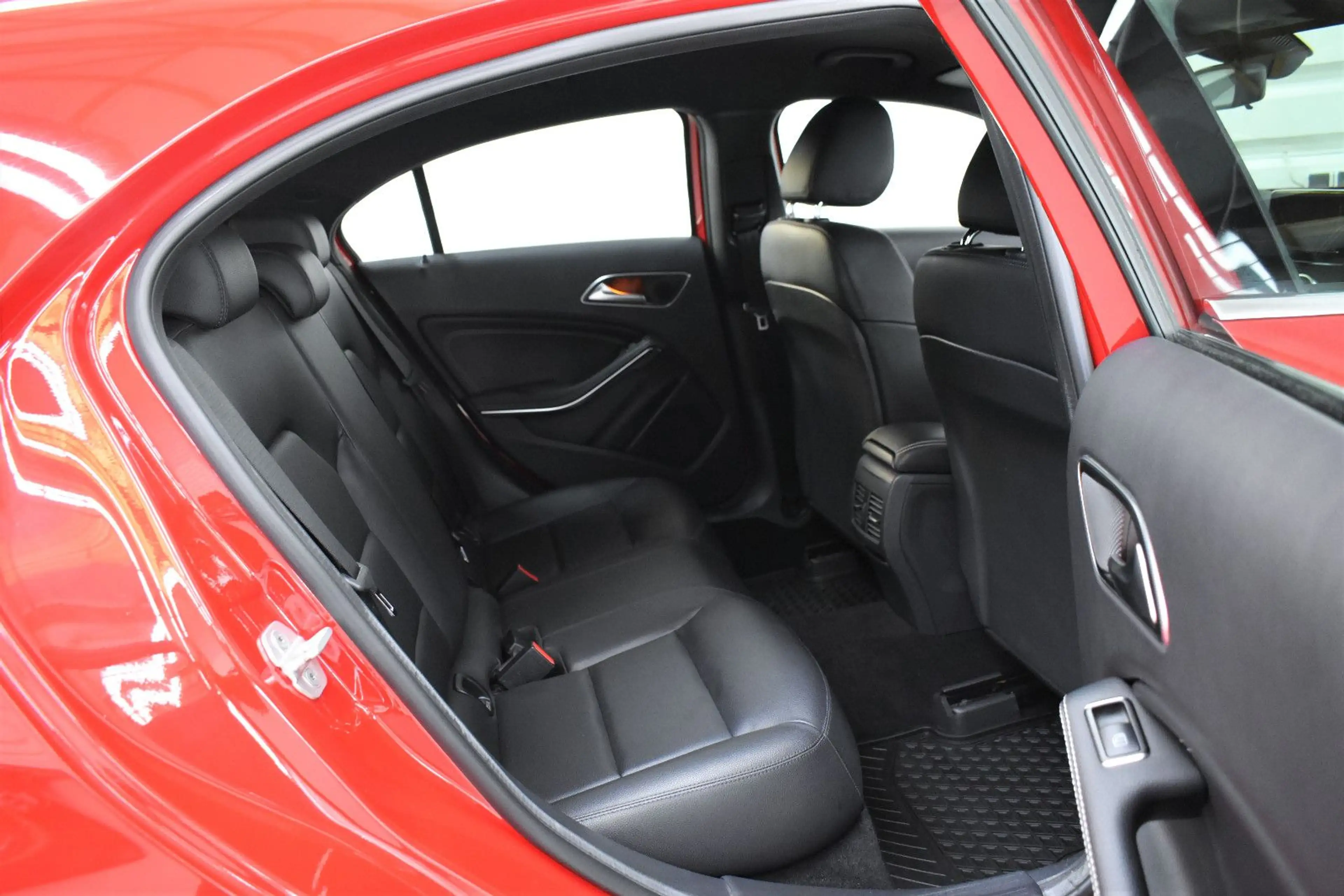Mercedes-Benz A 180 BlueEfficiency+Automatik+Navi+Kamera — photo 12