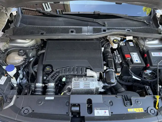 Peugeot 208 view 12