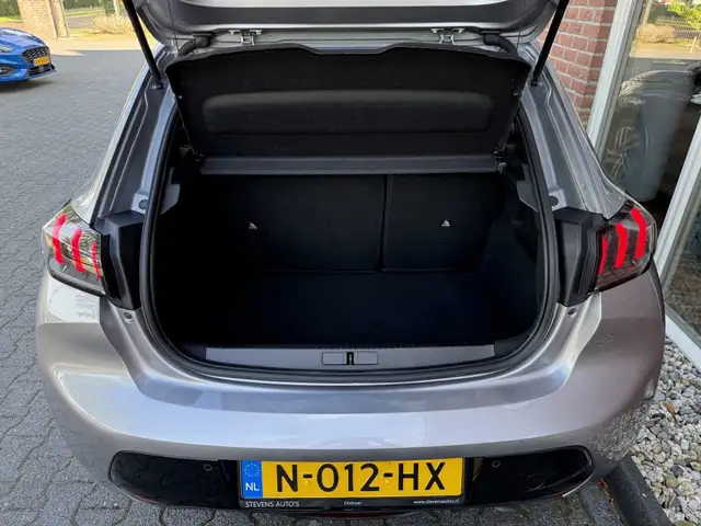 Peugeot 208 view 6