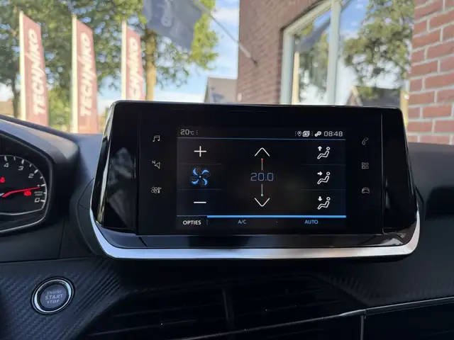 Peugeot 208 view 19