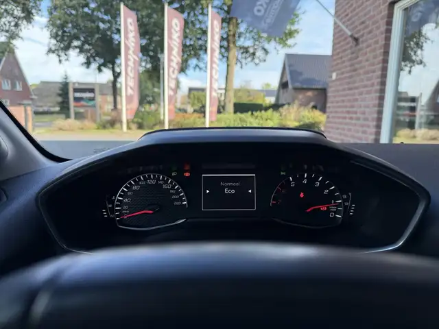 Peugeot 208 view 29