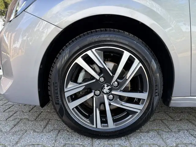 Peugeot 208 view 10