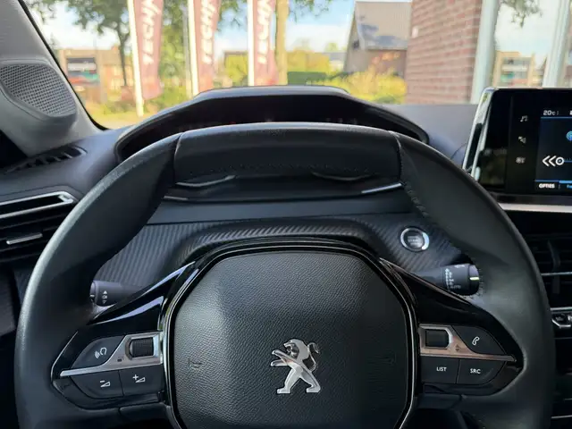 Peugeot 208 view 7