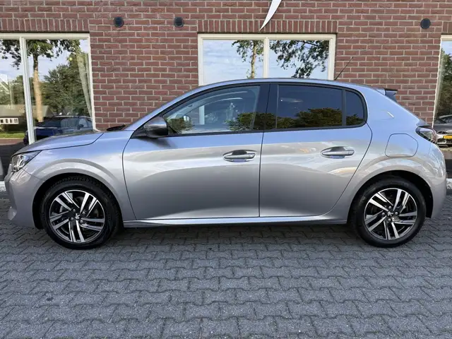 Peugeot 208 view 2