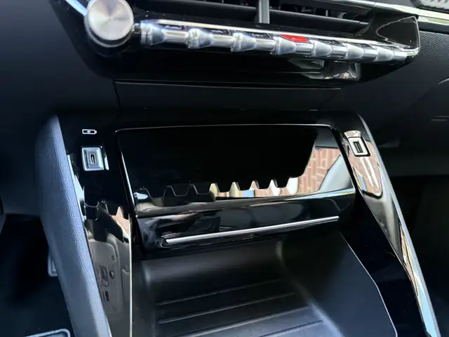Peugeot 208 view 25