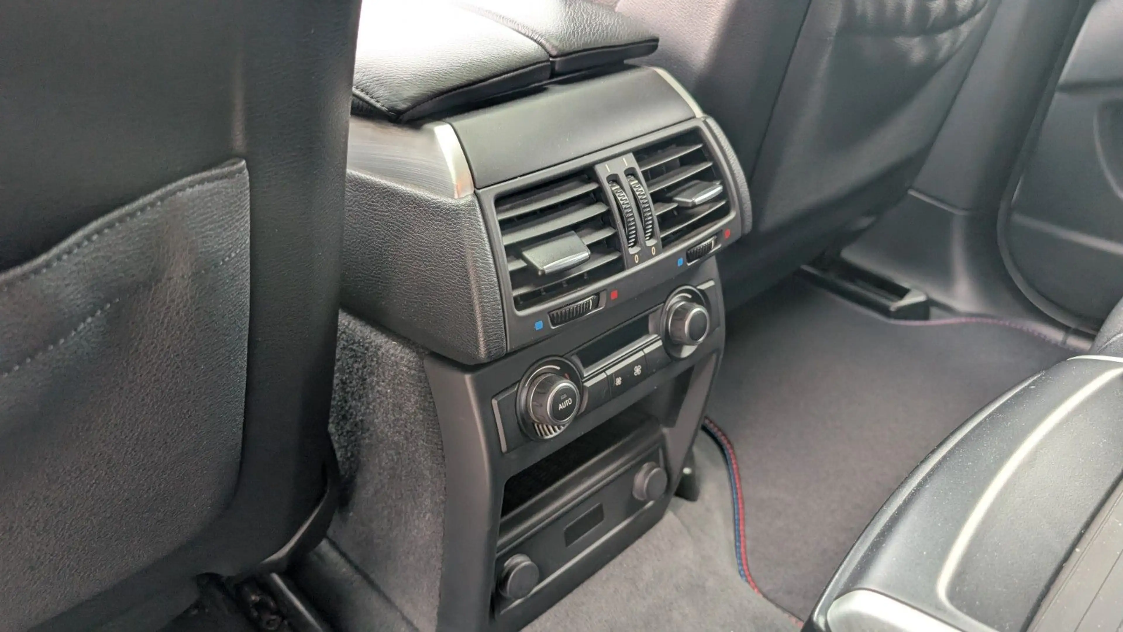 BMW X6 50i xDrive HUD ACC 360°-Kamera HiFi Prof. GSD — photo 9