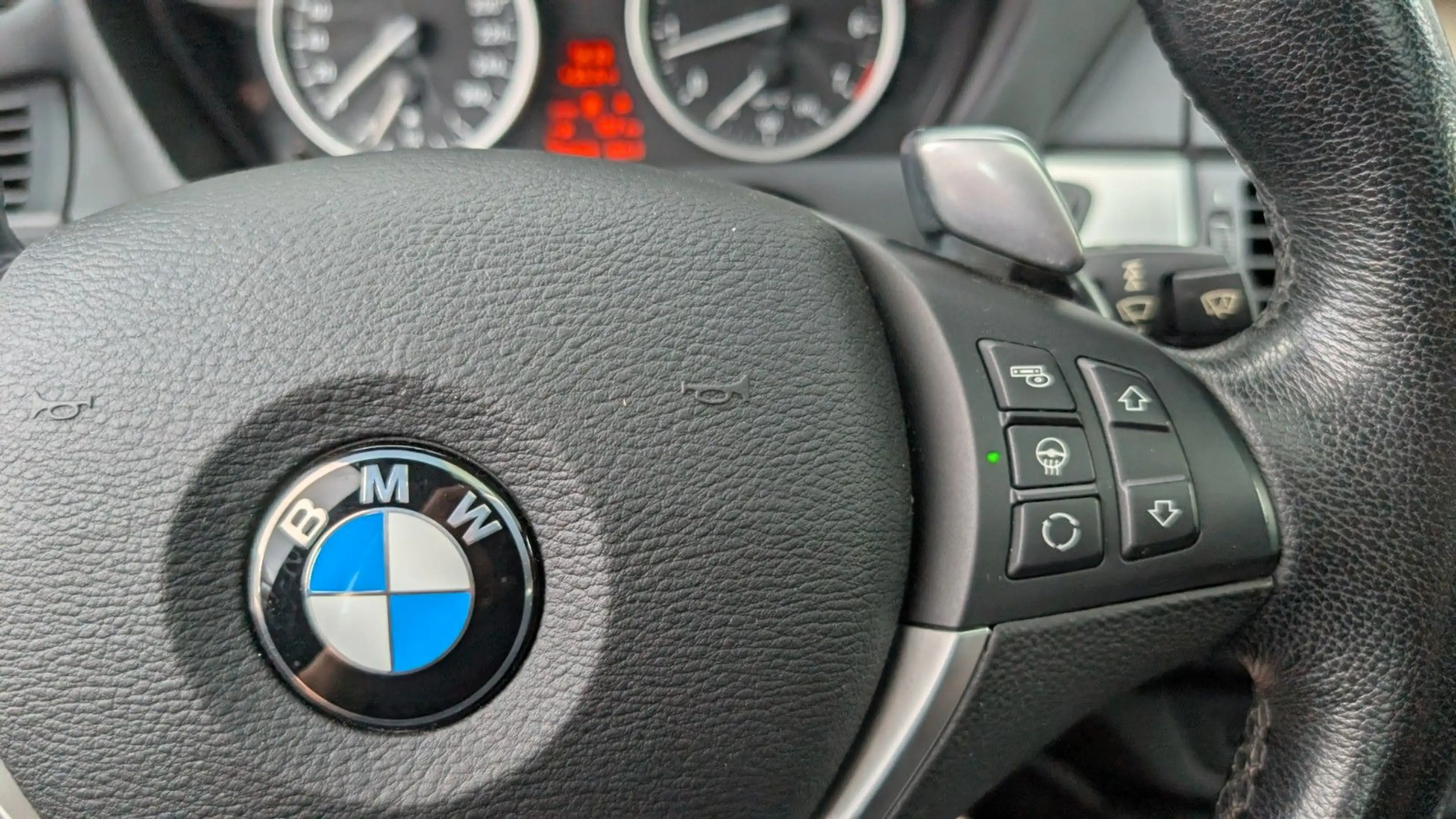 BMW X6 50i xDrive HUD ACC 360°-Kamera HiFi Prof. GSD — photo 15
