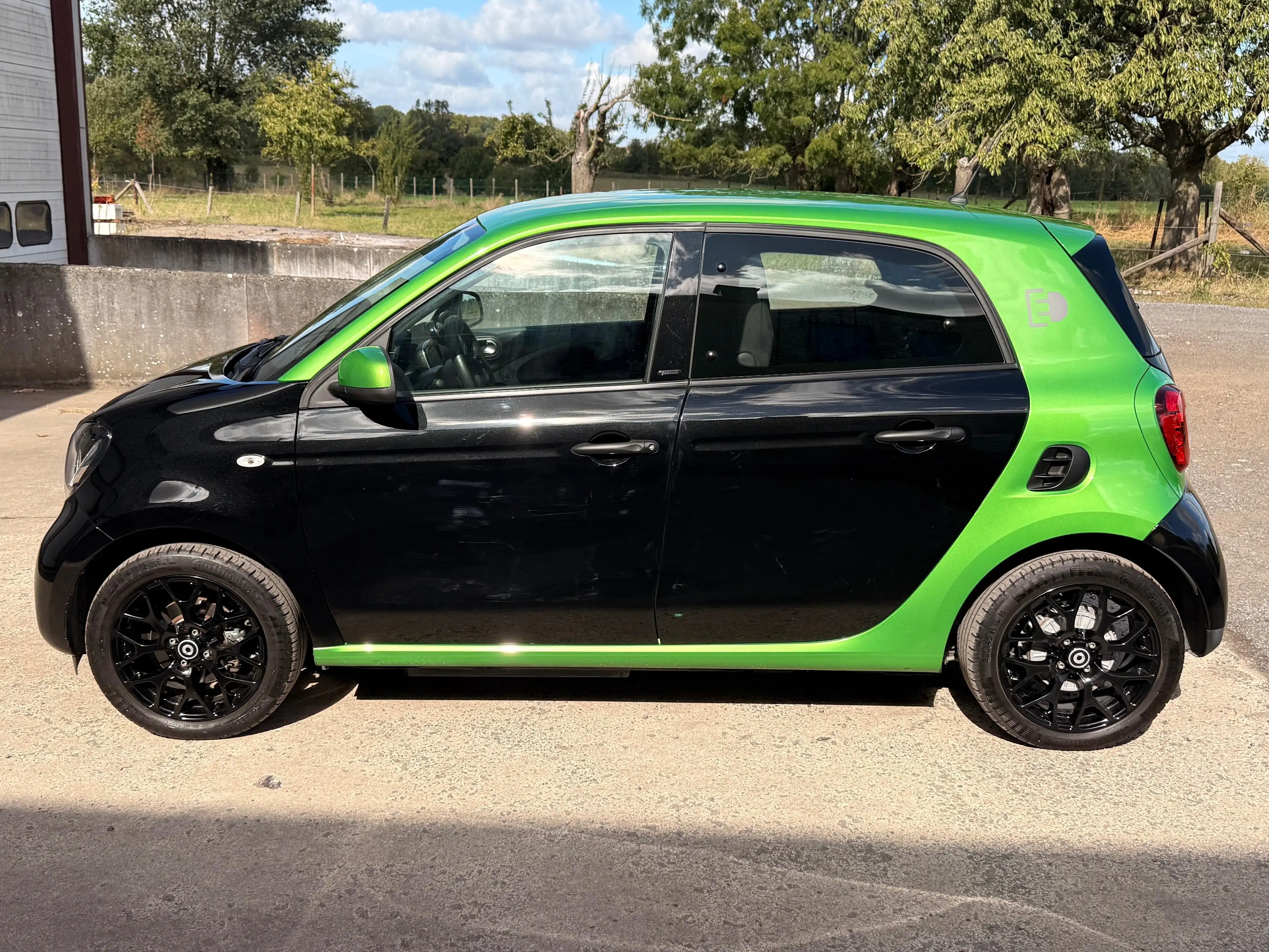 smart forFour Forfour 17.6 kWh Electric drive Passion, Navi, 1er Propriétaire — photo 2
