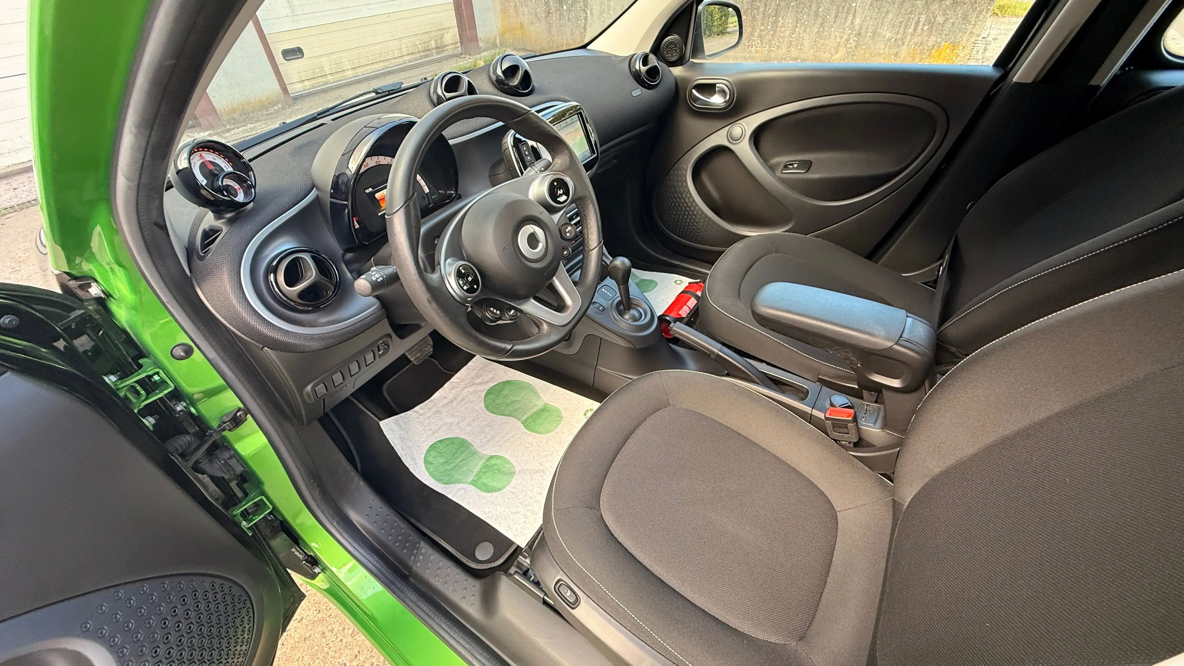 smart forFour Forfour 17.6 kWh Electric drive Passion, Navi, 1er Propriétaire — photo 11