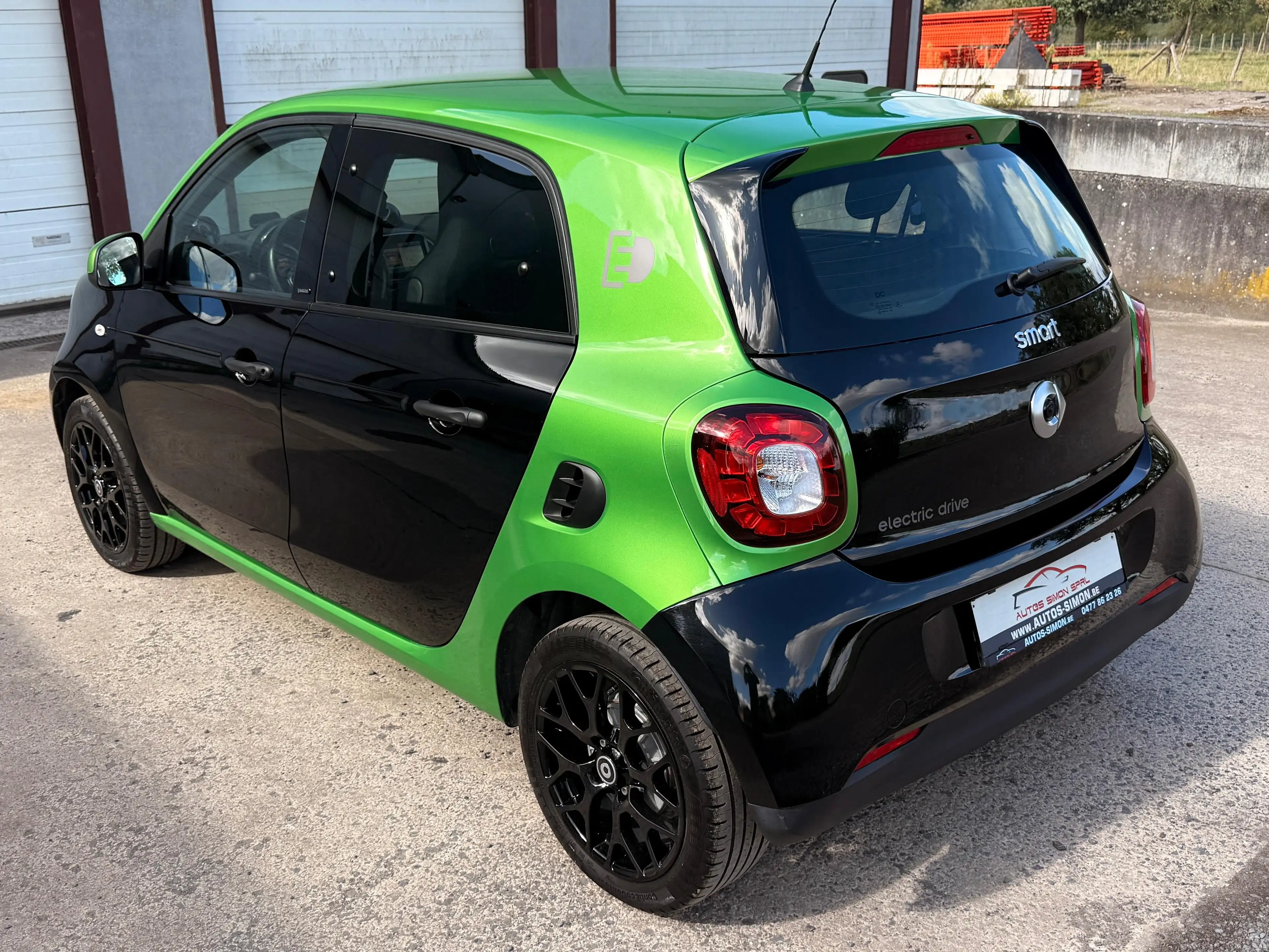 smart forFour Forfour 17.6 kWh Electric drive Passion, Navi, 1er Propriétaire — photo 3