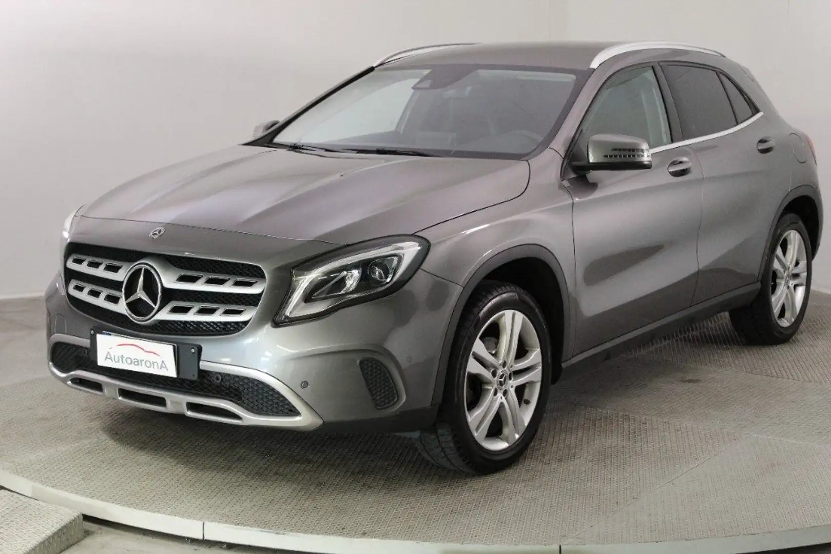Mercedes-Benz GLA 200 d Automatic Business Grey - 1