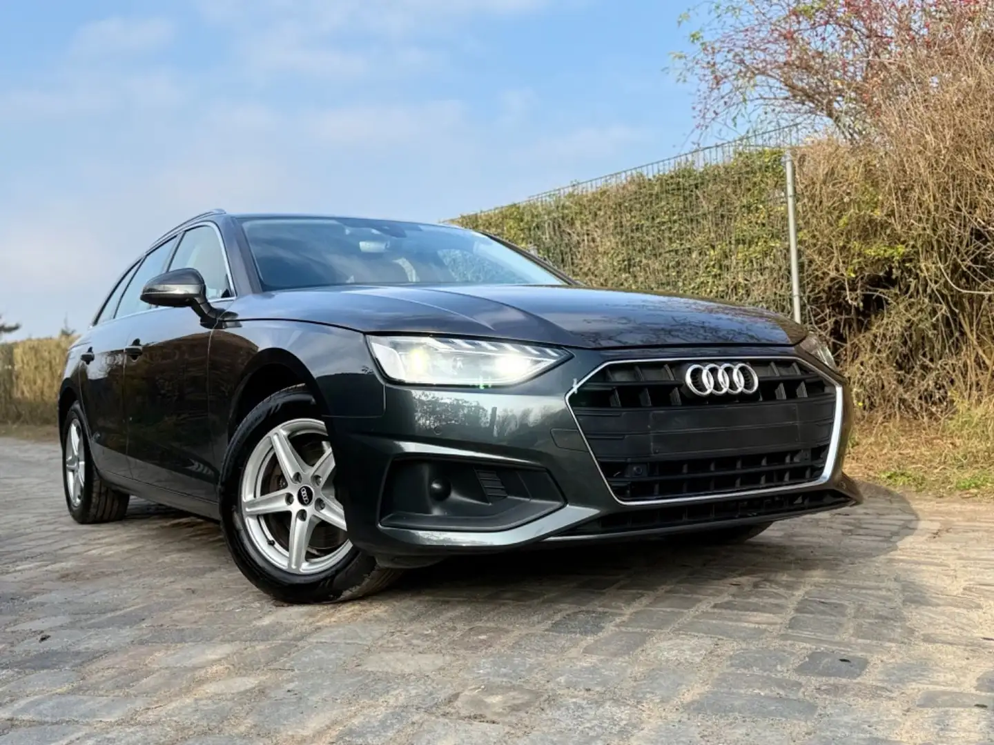 Audi A4 Avant 30 TDI basis*LED&1ERH&LEDER* Grau - 1