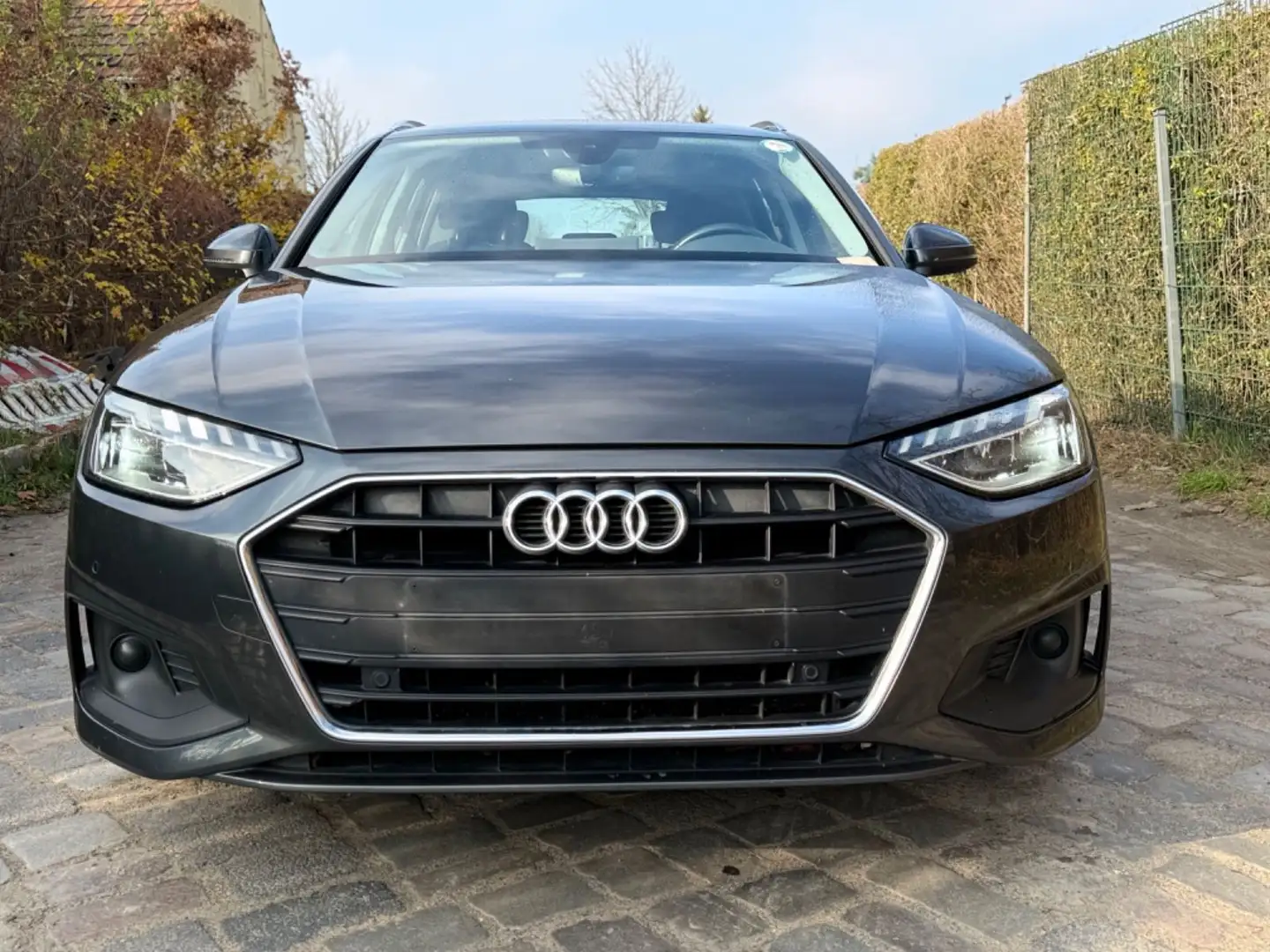 Audi A4 Avant 30 TDI basis*LED&1ERH&LEDER* Grau - 2