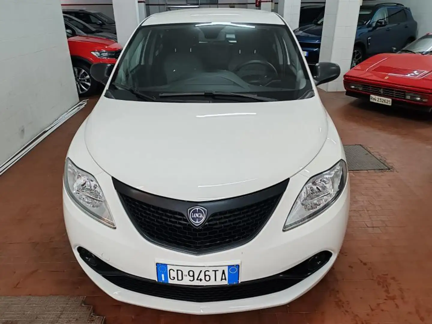 Lancia Ypsilon Ypsilon 1.0 hybrid Silver s&s 70cv Nero - 2