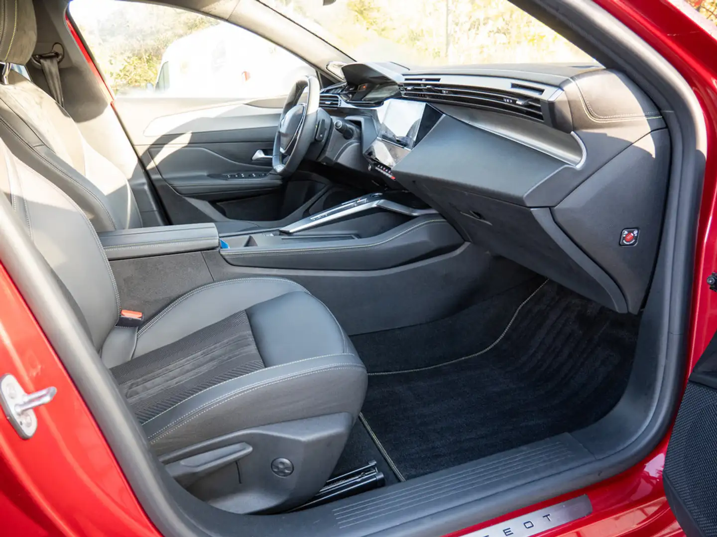 Peugeot 308 SW 1.2 GT AHK ACC AKTIVSITZE MATRIX-LED Rot - 2