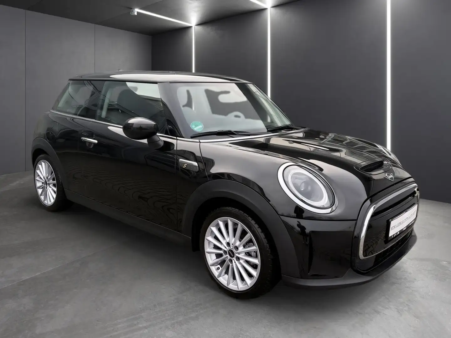 MINI Cooper SE Classic Trim+DRIVING ASSIST+MINI NAVIGATION+DAB Schwarz - 2