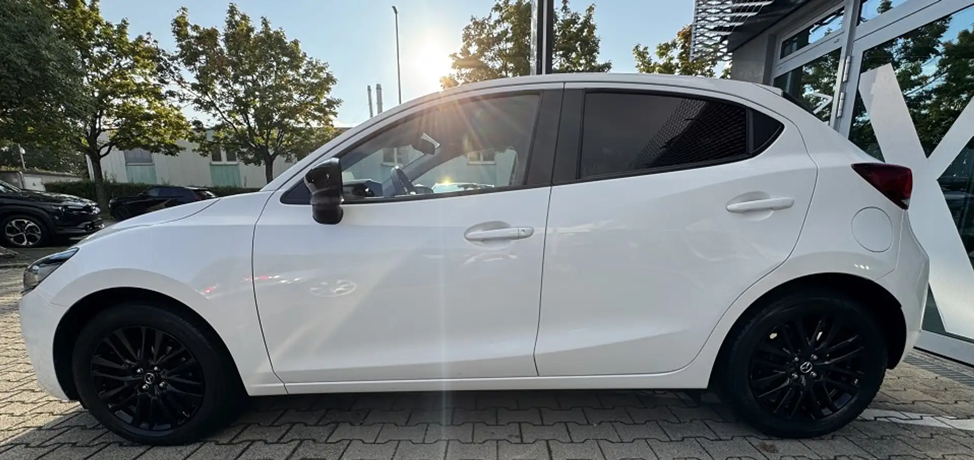 Mazda 2 (8") e-SKYACTIV G 90 MHybrid 6GS AL-HOMURA Blanc - 2