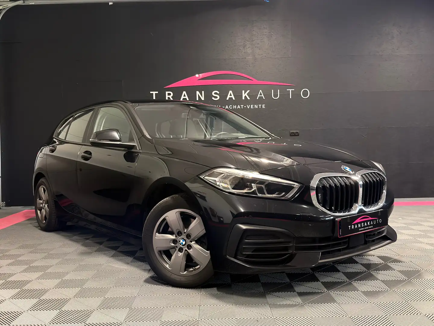 BMW 116 dA **CARPLAY-SIEGES SPORT-CAMERA-LED** Noir - 1