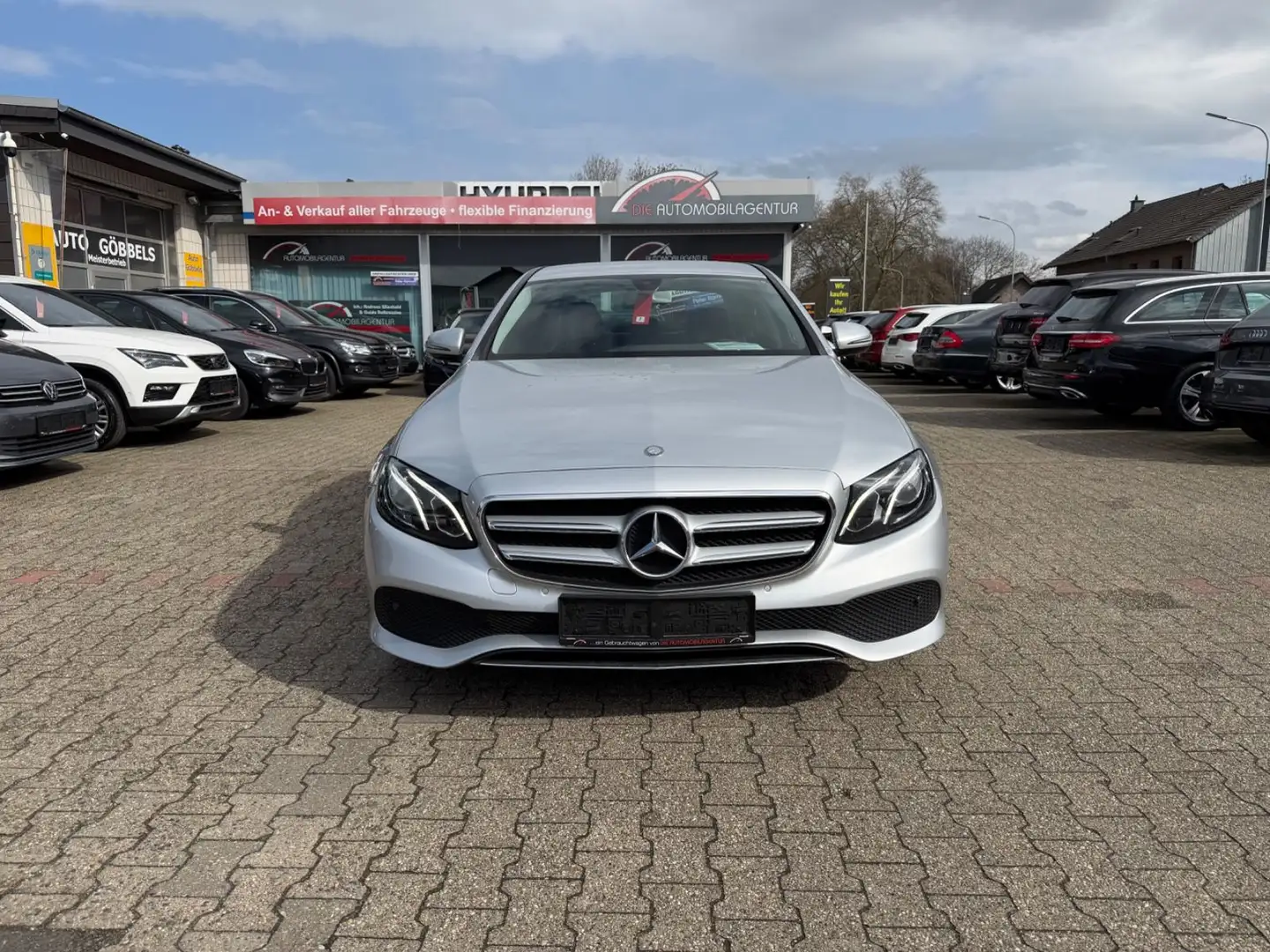 Mercedes-Benz E 220 d 9G Tronic Avantgarde LED NAVI KAMERA 1HD Silber - 2