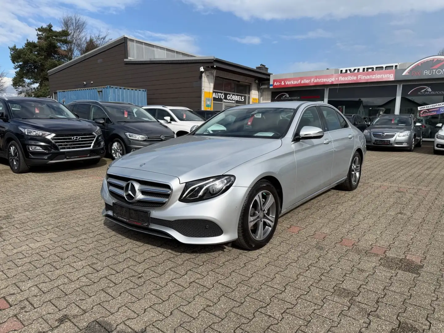 Mercedes-Benz E 220 d 9G Tronic Avantgarde LED NAVI KAMERA 1HD Silber - 1