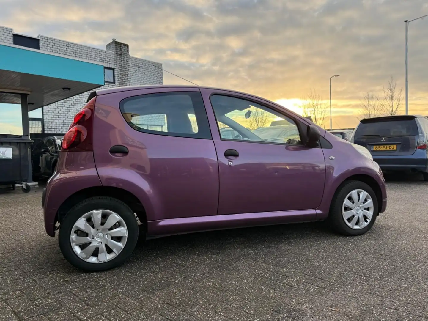 Peugeot 107 1.0 Access Accent Violett - 2