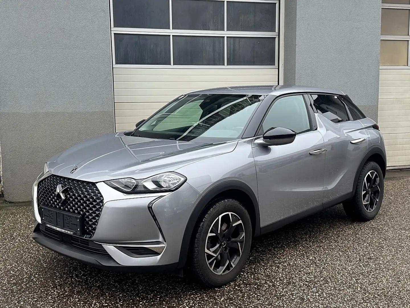 DS Automobiles DS 3 DS3 Crossback PureTech 130 EAT8 So Chic Aut. Grau - 2