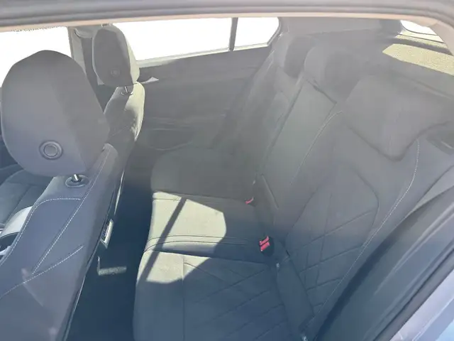 Volkswagen Golf view 10