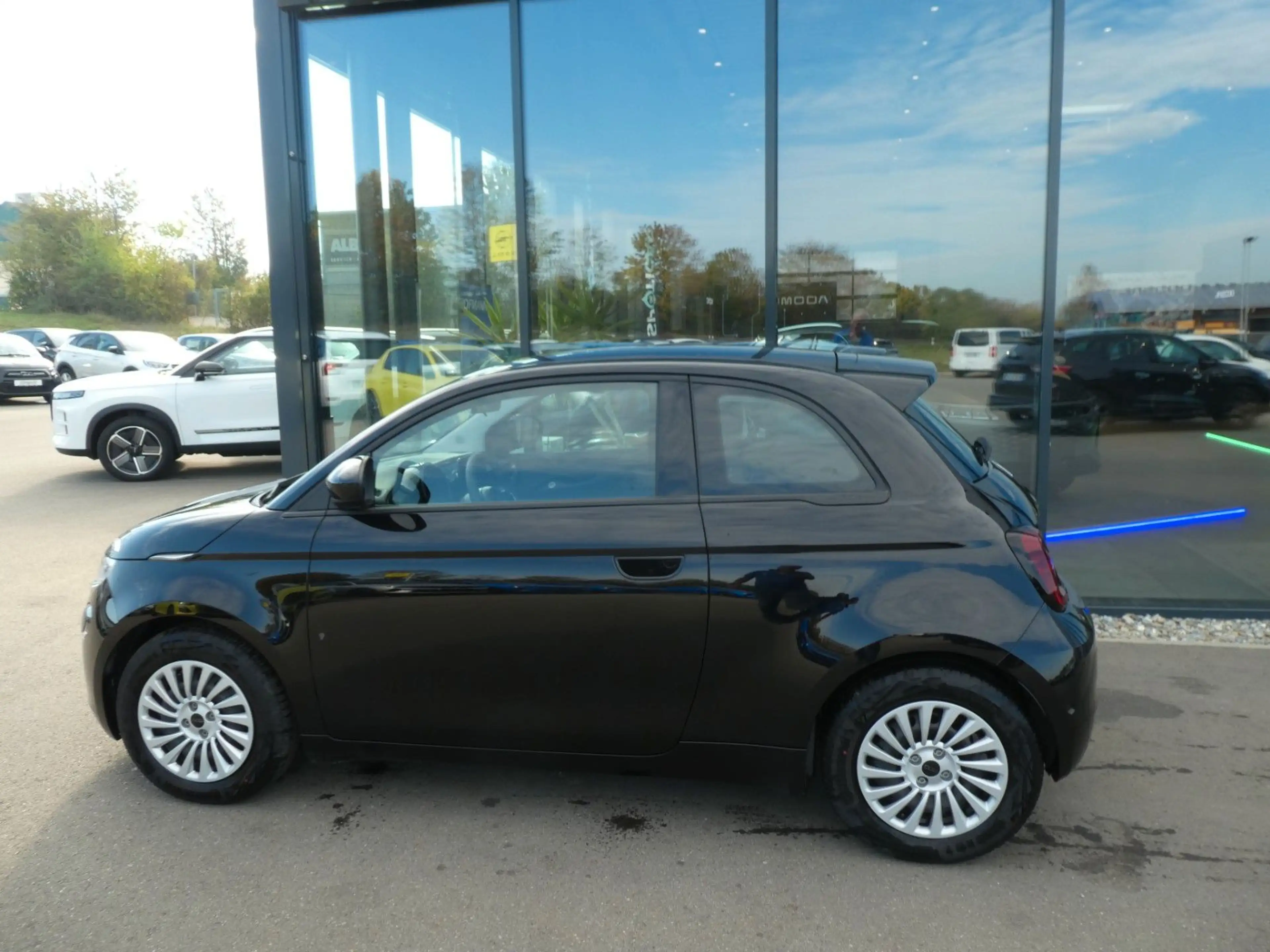 Fiat 500e 500 e Basis Klima, SHZ, PDC, Kamera — photo 4