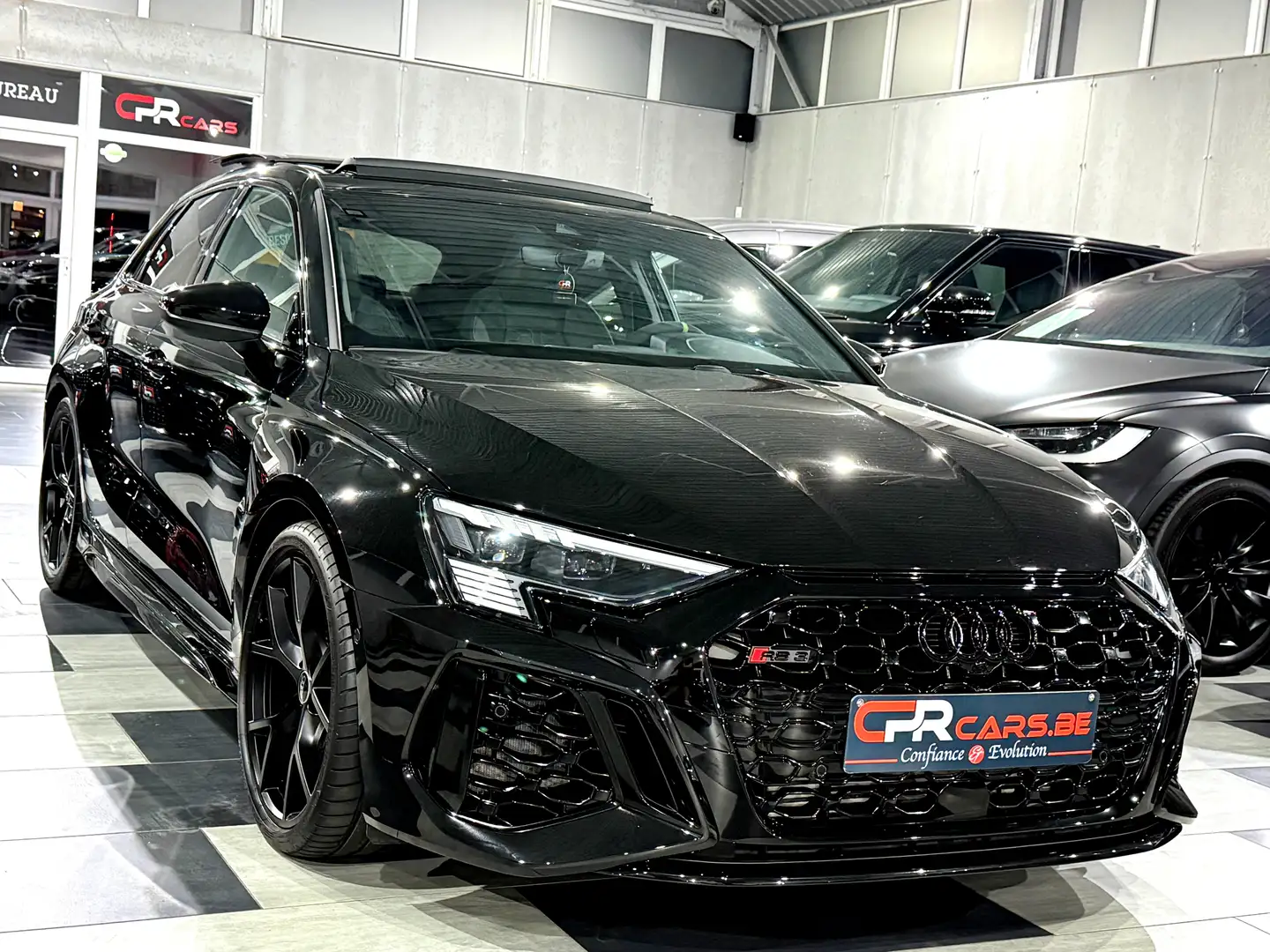 Audi RS3 Sportback 2.5 TFSI Quattro S tronic 1e Main Zwart - 2