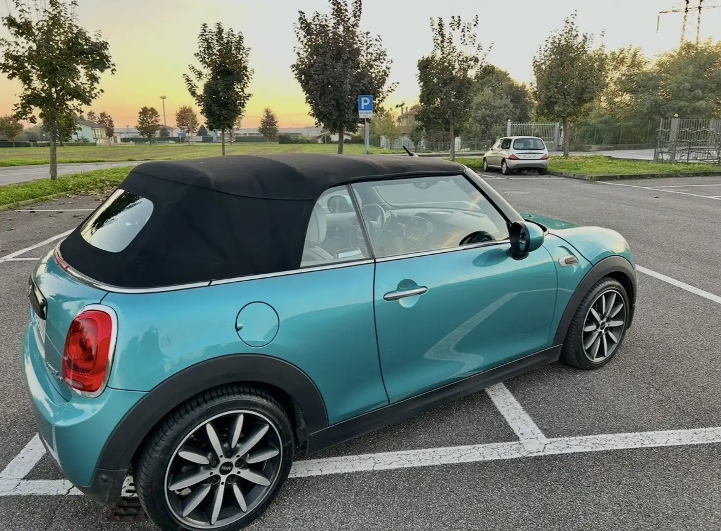 MINI Cooper D Cabrio 1.5 Hype - 2