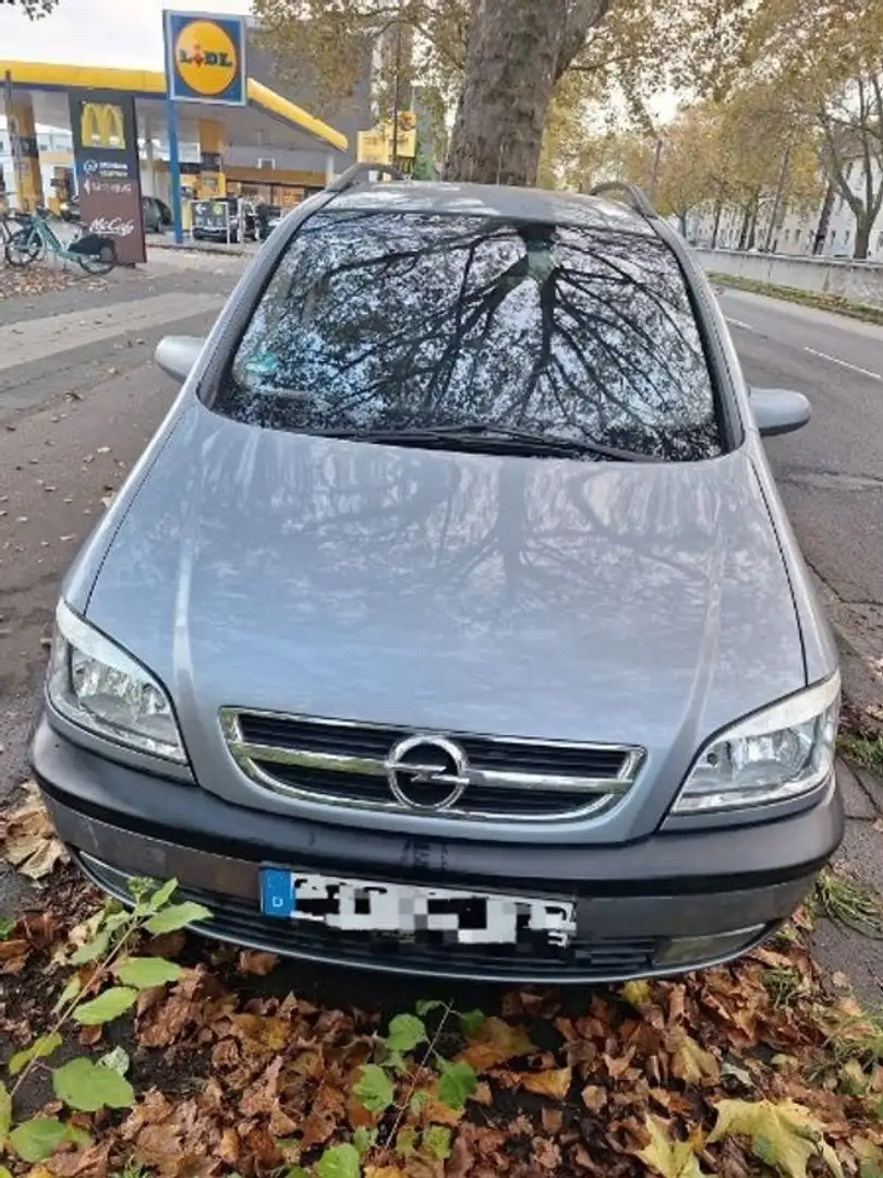 Opel Zafira Grau - 1