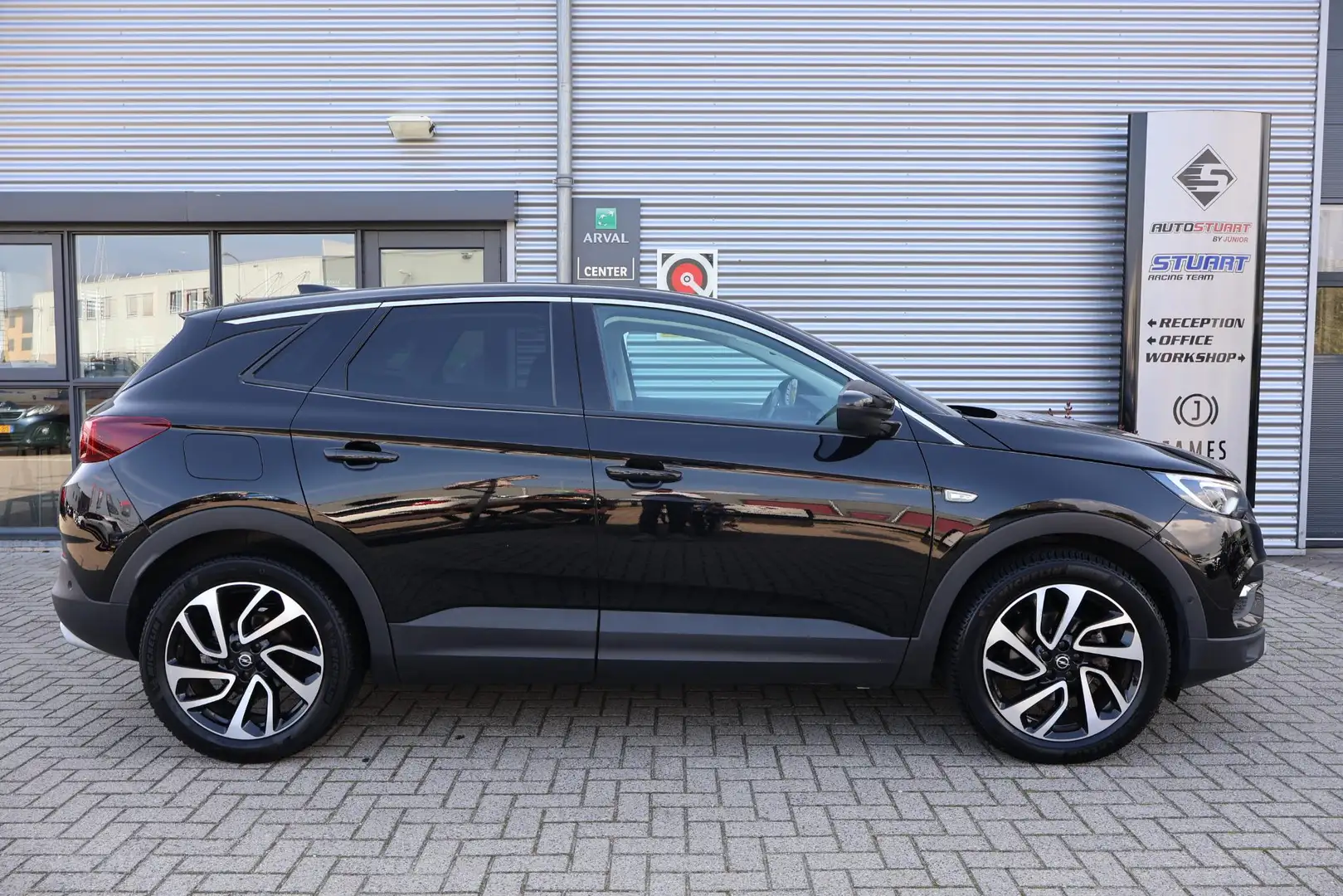 Opel Grandland X 1.2 Business Executive 2e Eigenaar | Dealer Onderh Zwart - 2