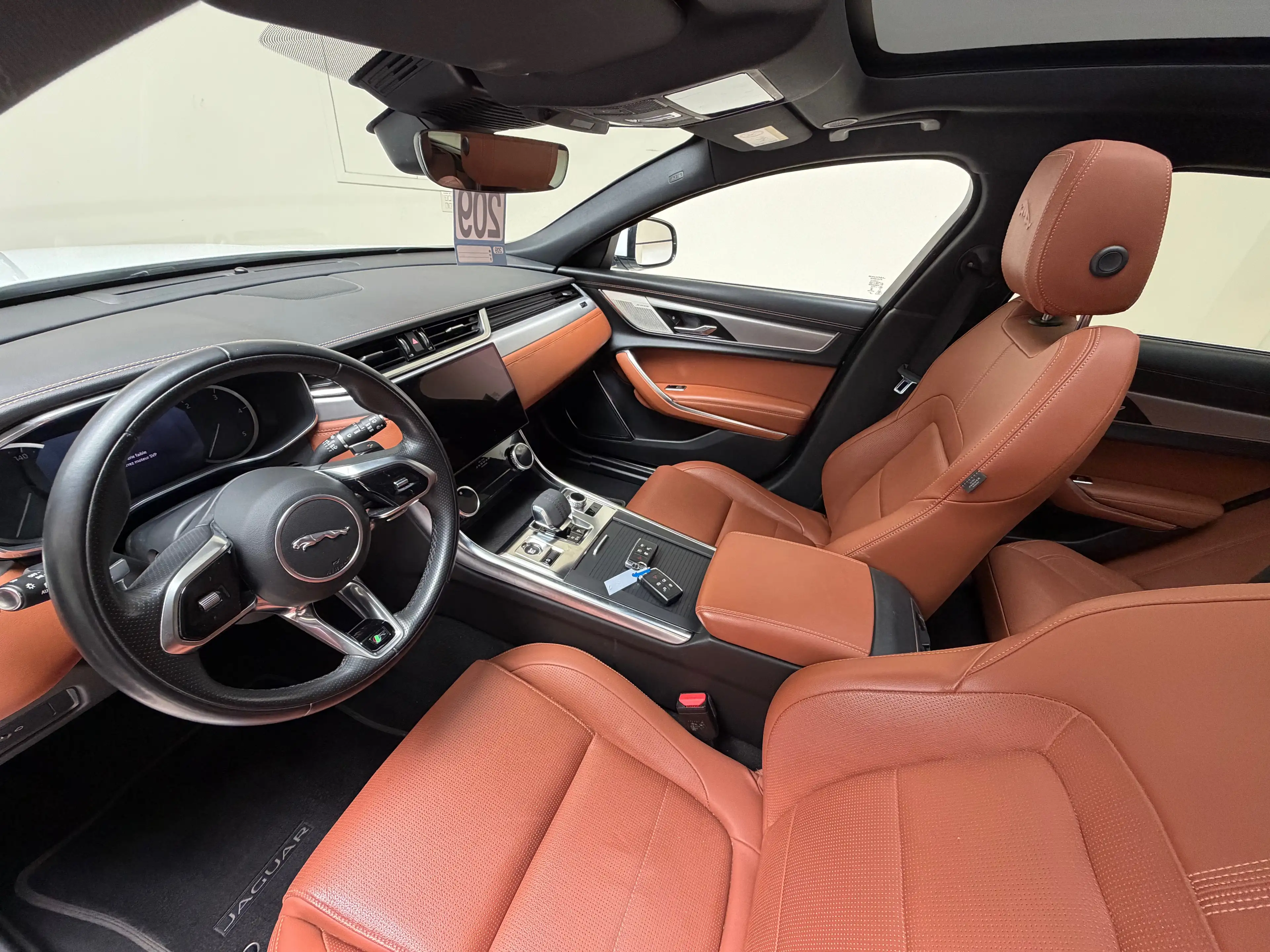 Jaguar XF XF Sportbrake 2.0 D MHEV D200 R-Dynamic S — photo 13