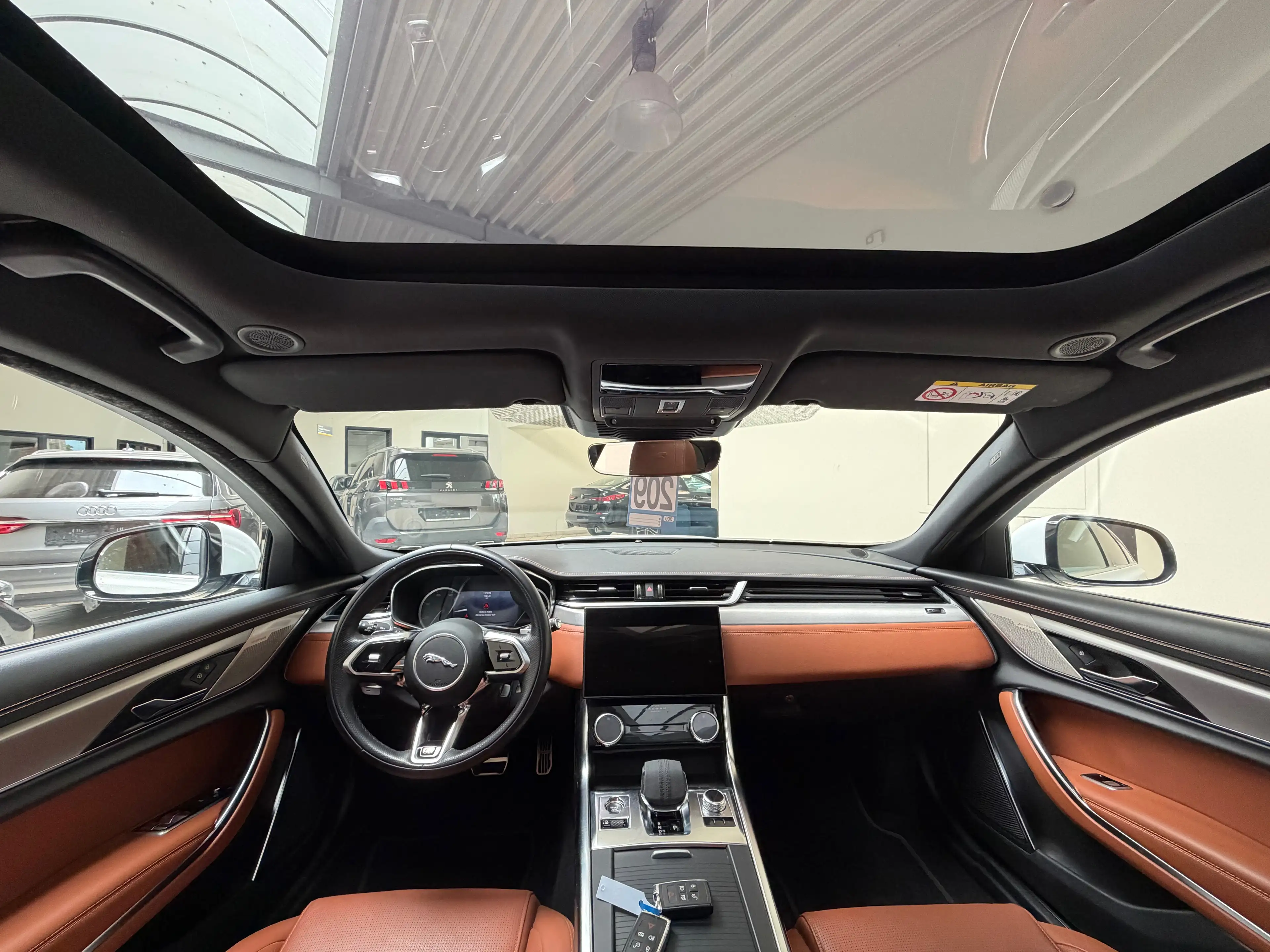 Jaguar XF XF Sportbrake 2.0 D MHEV D200 R-Dynamic S — photo 11