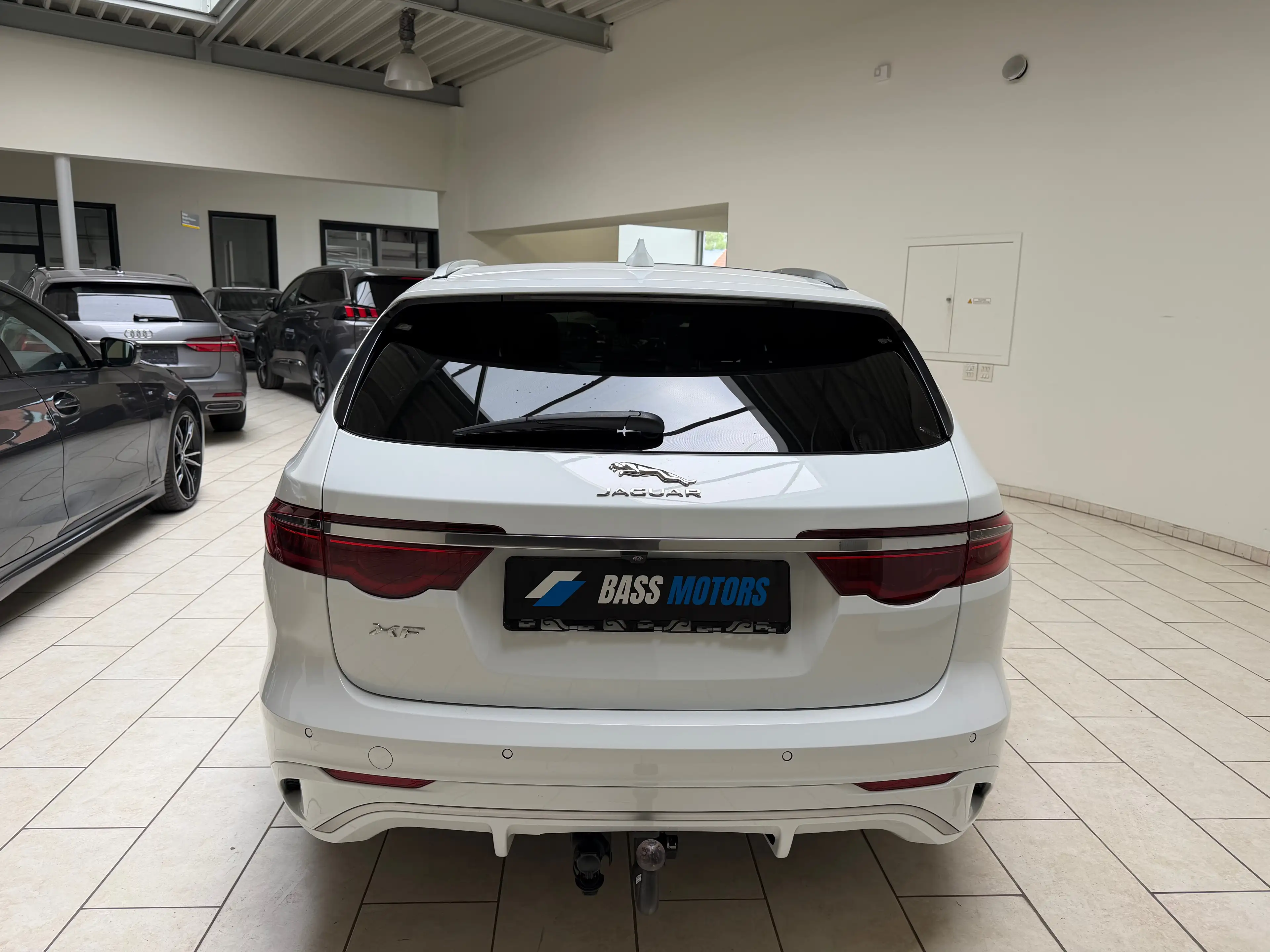 Jaguar XF XF Sportbrake 2.0 D MHEV D200 R-Dynamic S — photo 5