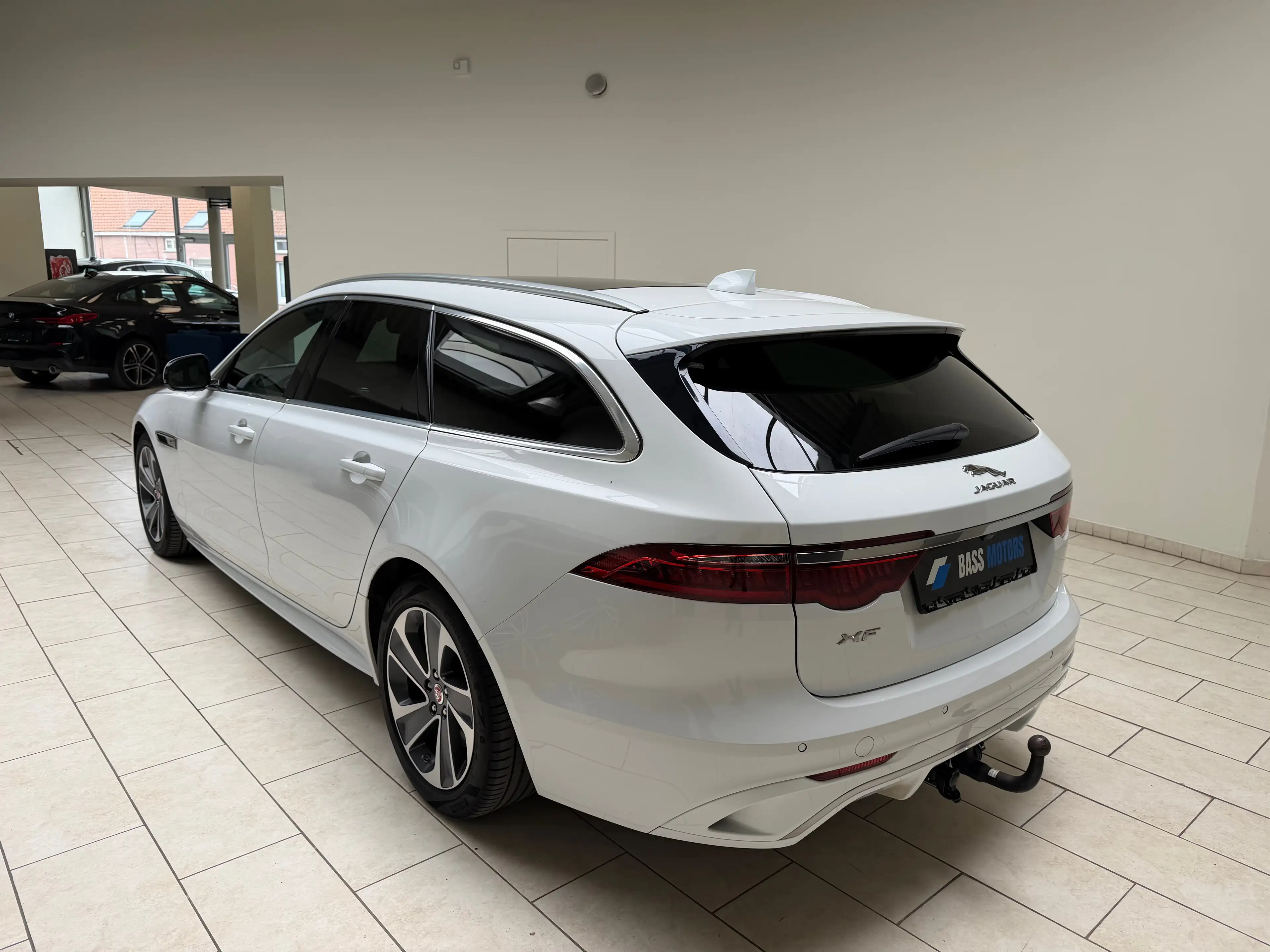 Jaguar XF XF Sportbrake 2.0 D MHEV D200 R-Dynamic S — photo 6