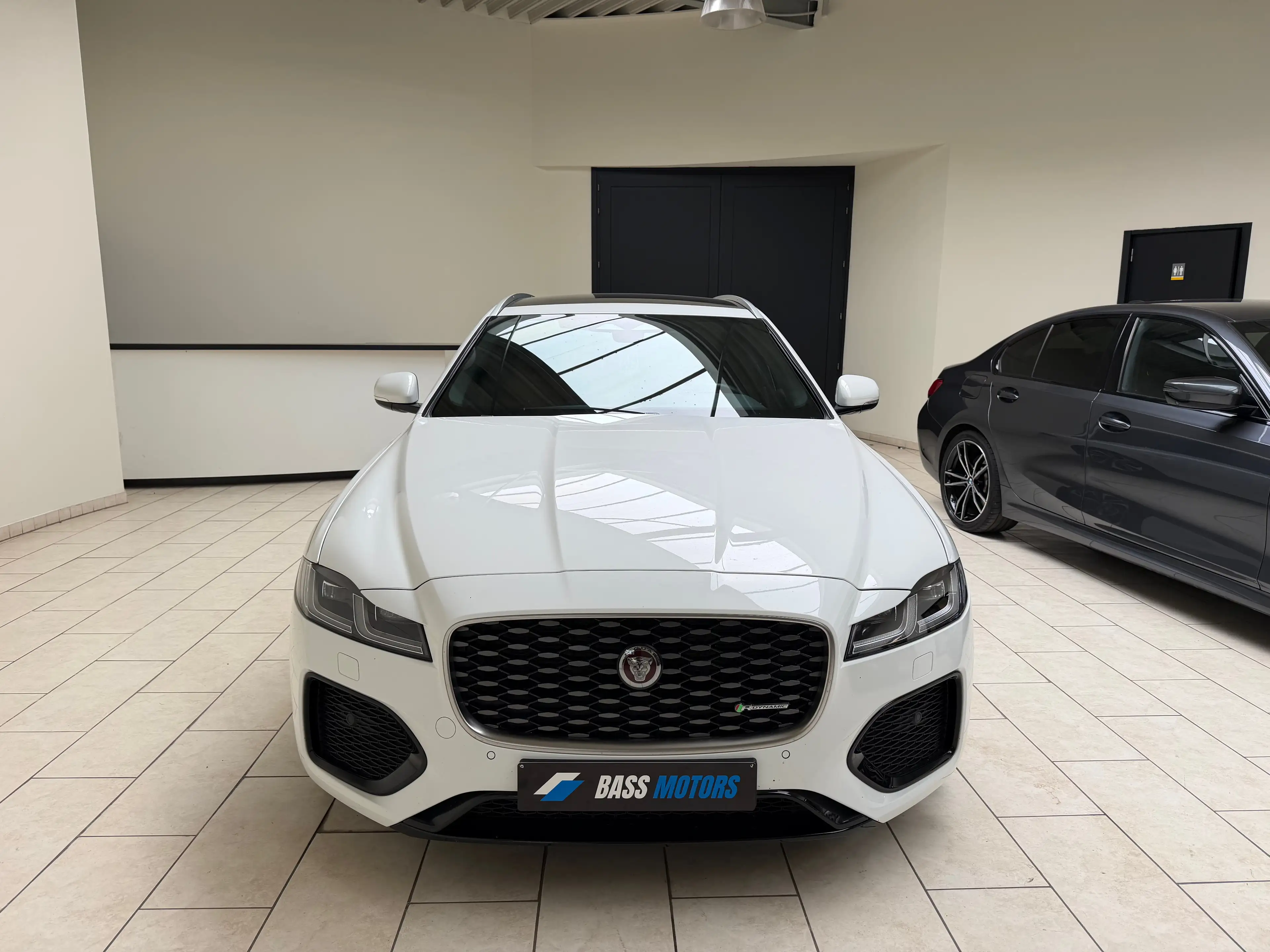 Jaguar XF XF Sportbrake 2.0 D MHEV D200 R-Dynamic S — photo 2