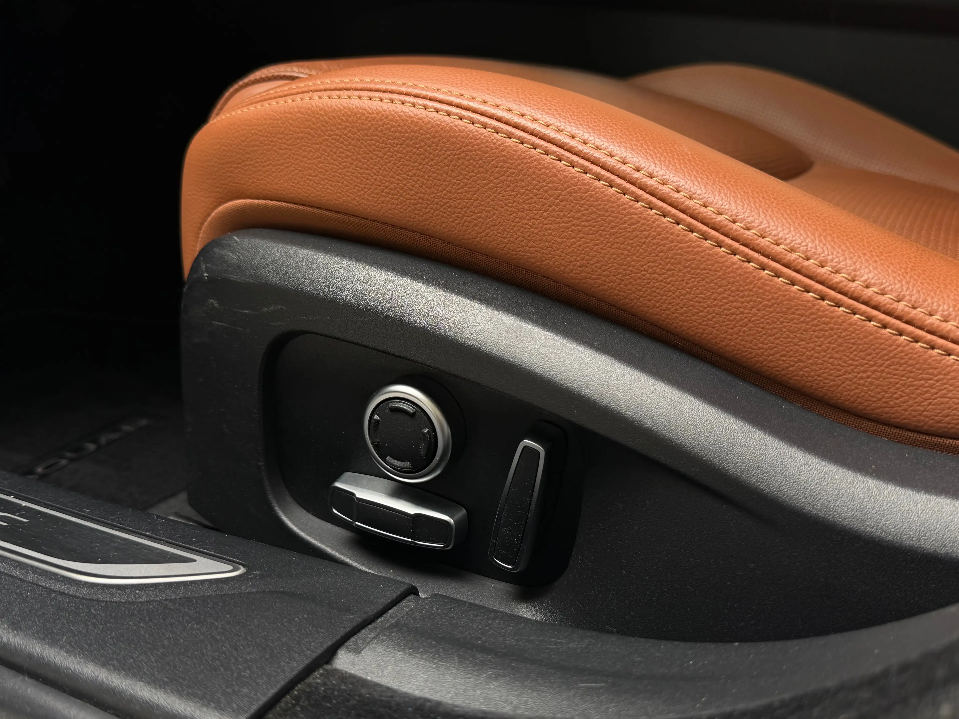 Jaguar XF XF Sportbrake 2.0 D MHEV D200 R-Dynamic S — photo 15