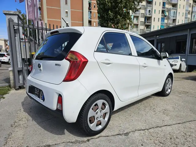 Kia Picanto view 3