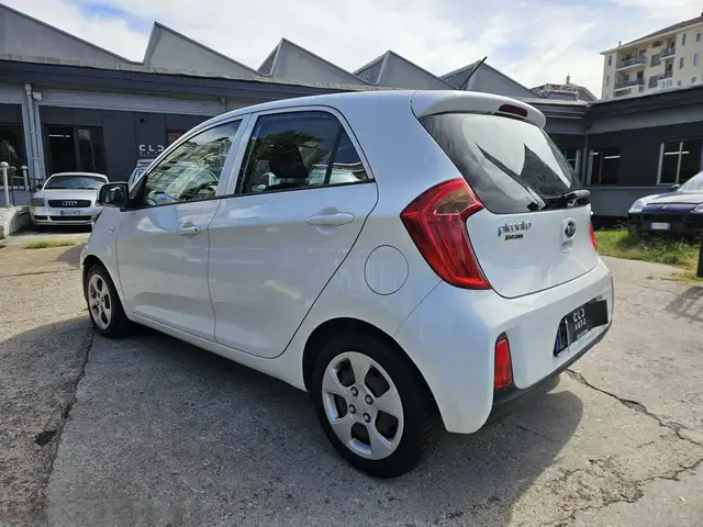Kia Picanto view 5