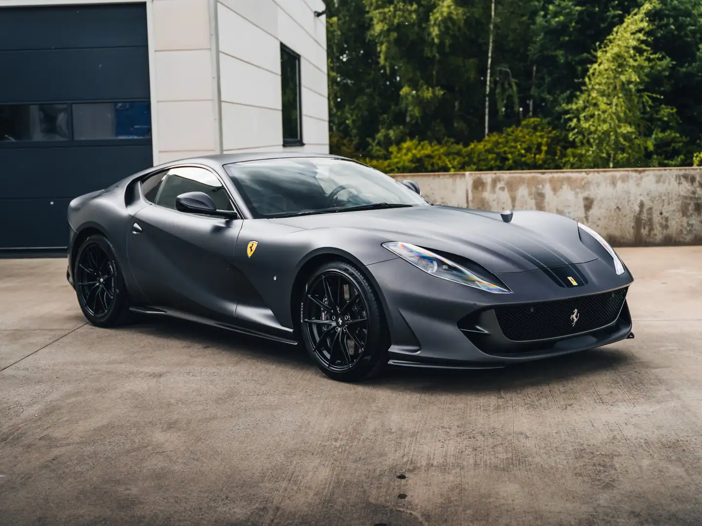 Ferrari 812 Superfast / Grigio Opaco / Atelier/Painted Stripe Grau - 1