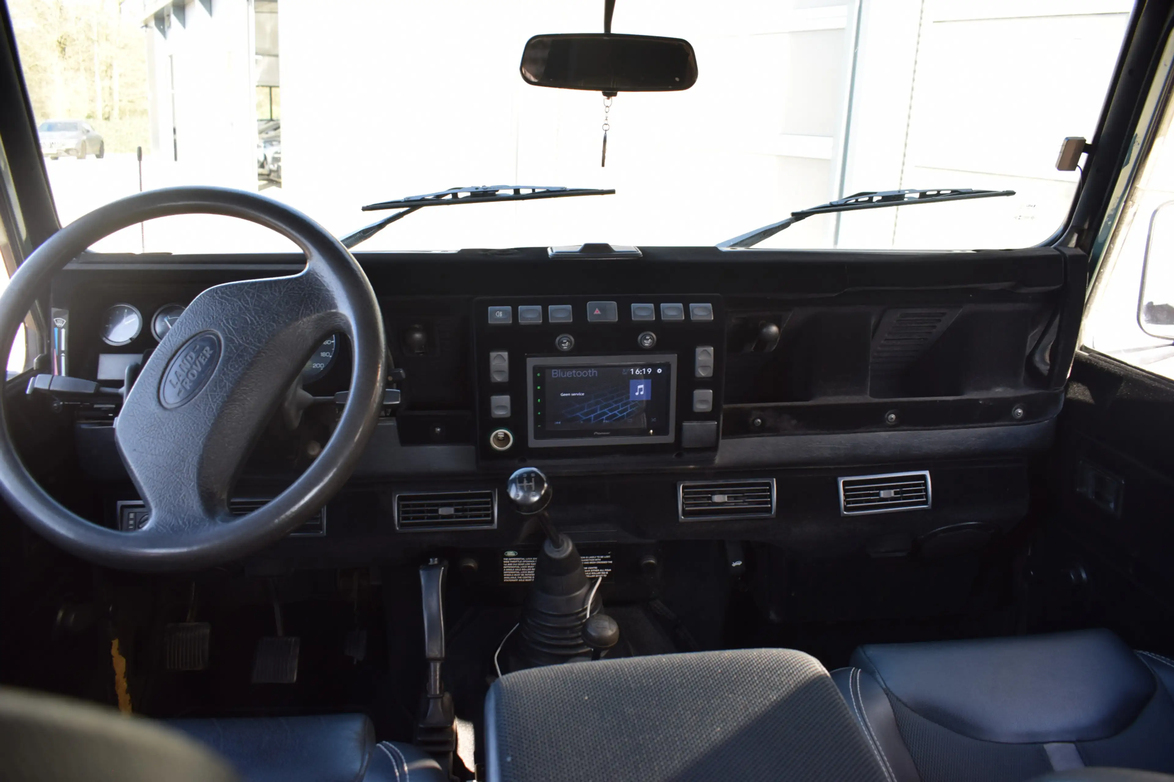 Land Rover Defender 2.5 Td5 SW 130" SE Keswick Green | Sawtooth | Ledb — photo 5