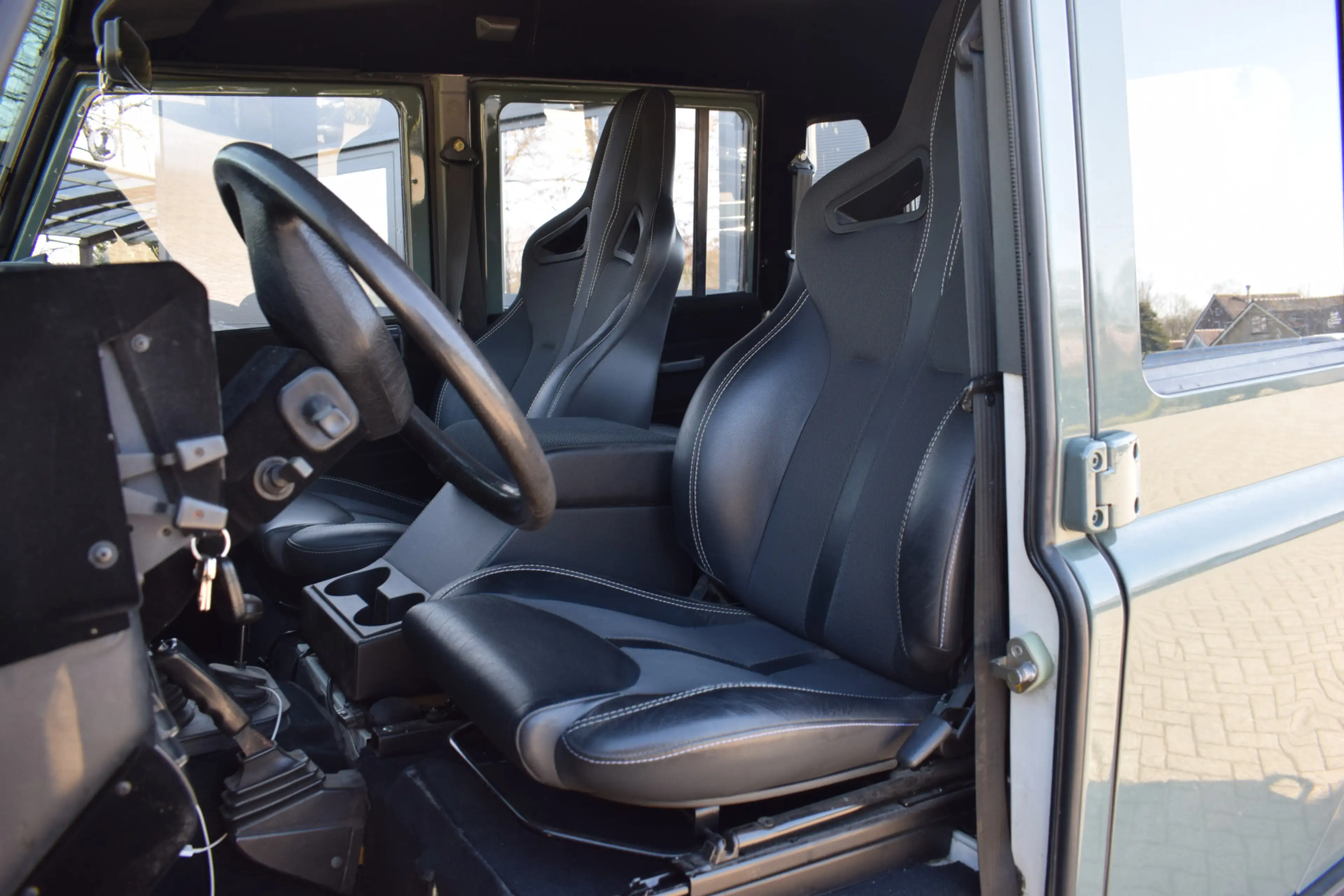 Land Rover Defender 2.5 Td5 SW 130" SE Keswick Green | Sawtooth | Ledb — photo 3