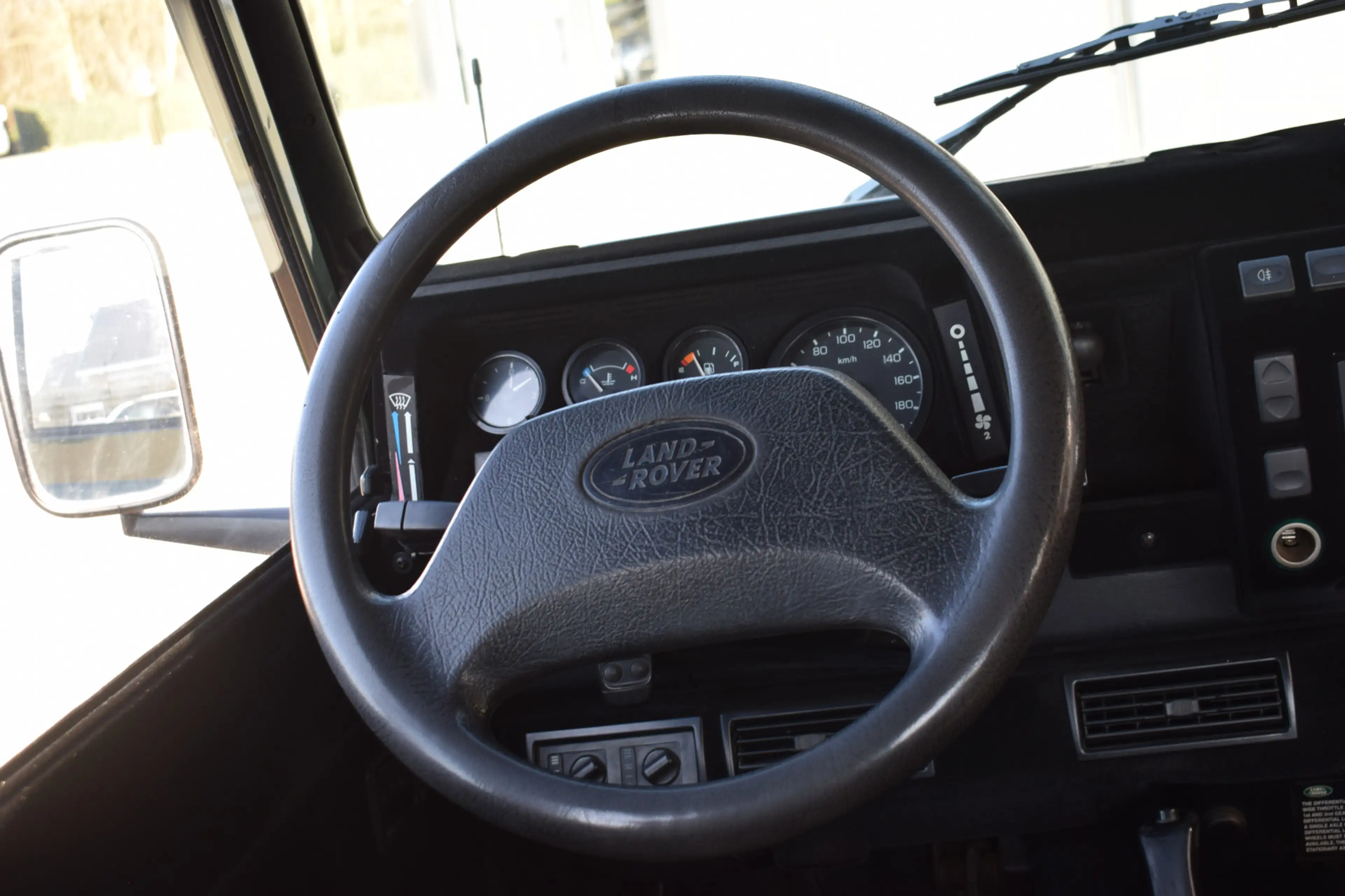 Land Rover Defender 2.5 Td5 SW 130" SE Keswick Green | Sawtooth | Ledb — photo 12