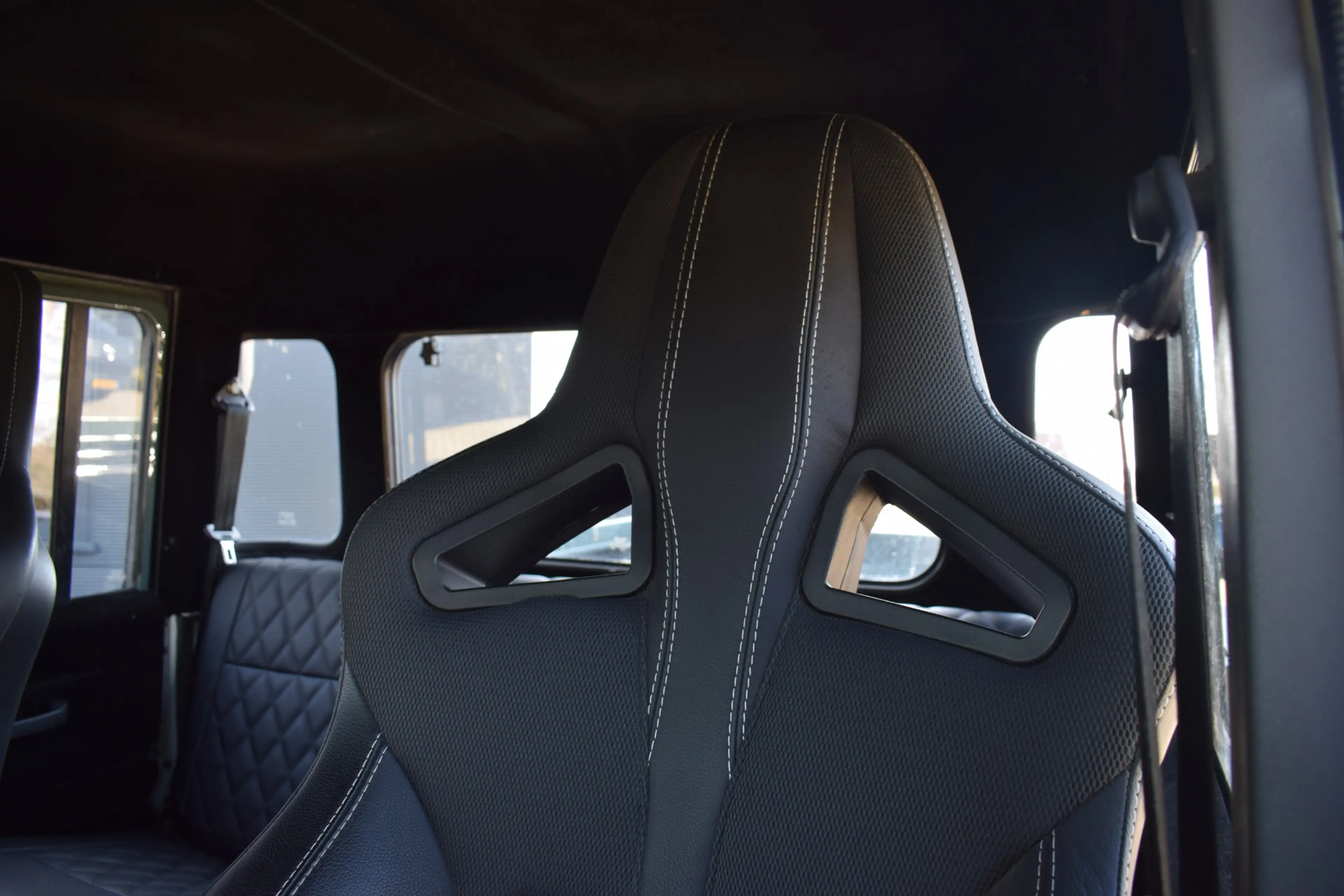 Land Rover Defender 2.5 Td5 SW 130" SE Keswick Green | Sawtooth | Ledb — photo 11