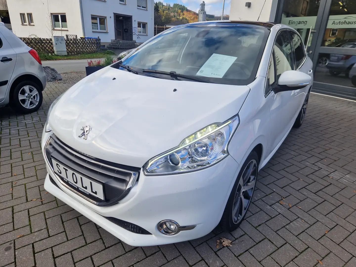 Peugeot 208 Allure Weiß - 2