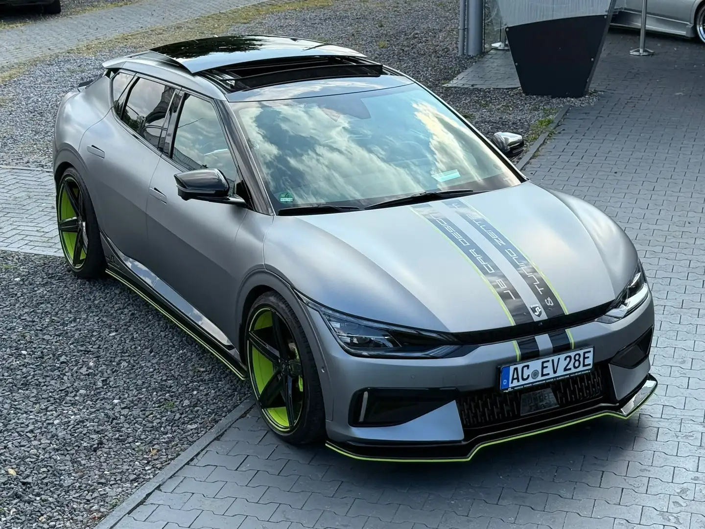 Kia EV6 77,4-kWh AWD GT Silber - 2