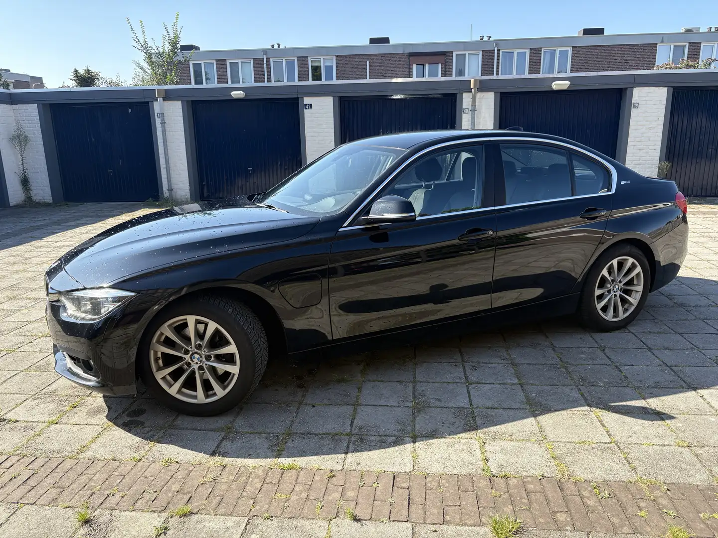 BMW 330 Cent. Exec. 2016 Zwart - 2