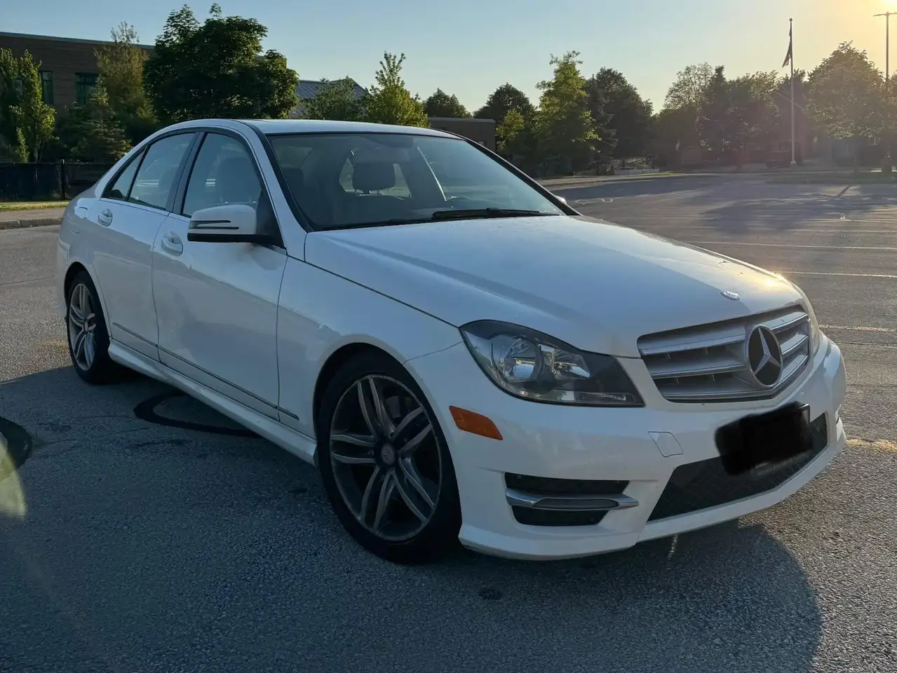 Mercedes-Benz C-Class снимка Mercedes-Benz C-Class