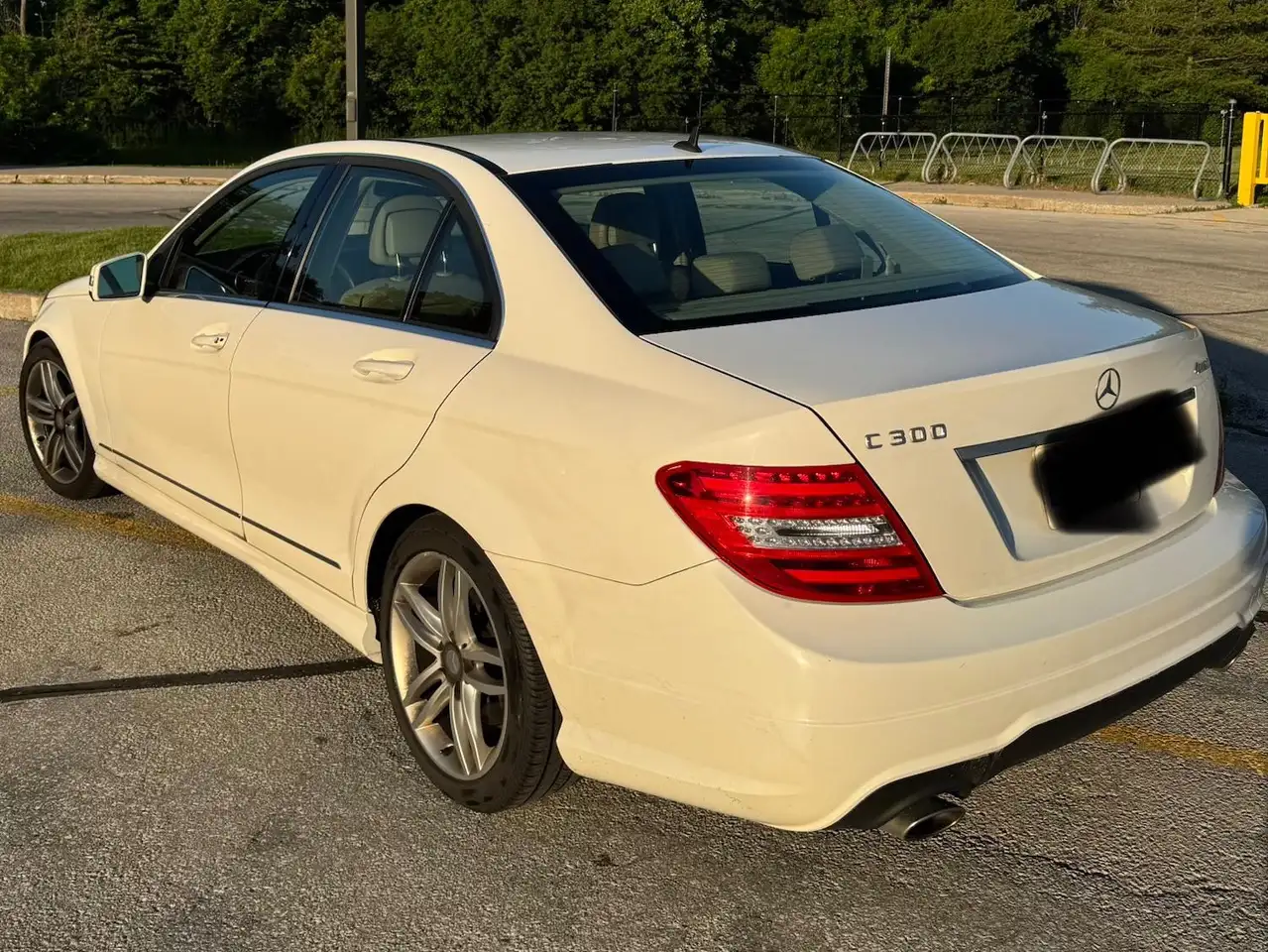 Mercedes-Benz C-Class снимка Mercedes-Benz C-Class